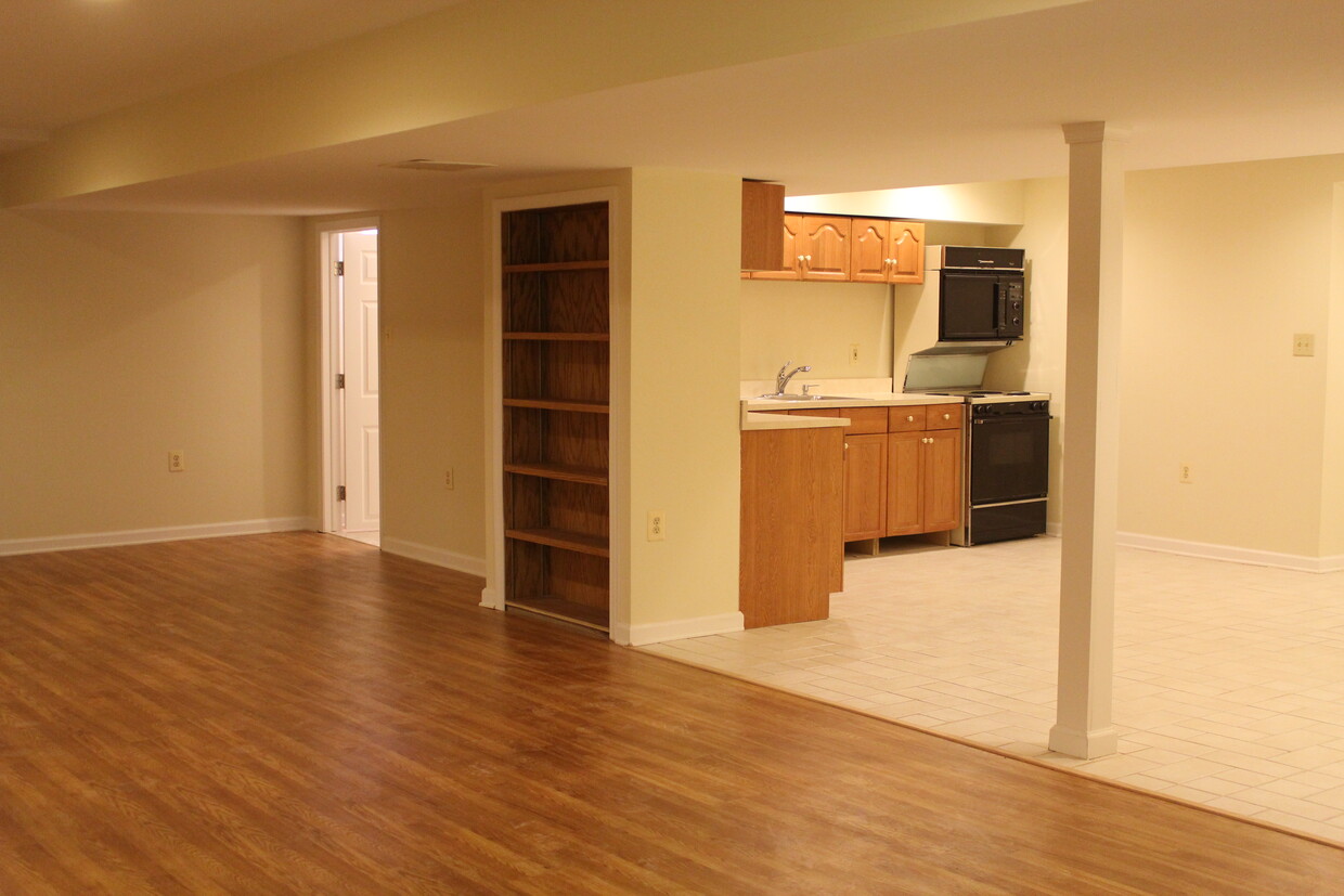Primary Photo - 1014 Summer Hill Dr