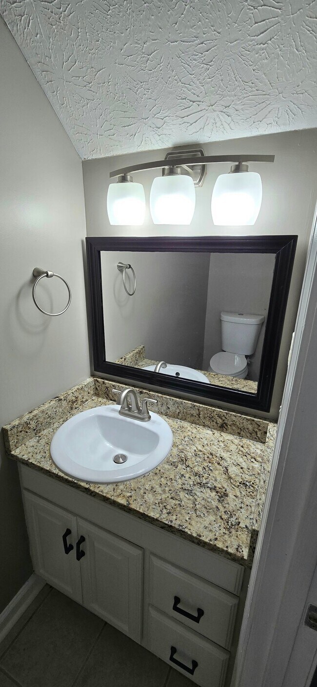 Foto del edificio - 407 Bainbridge Dr