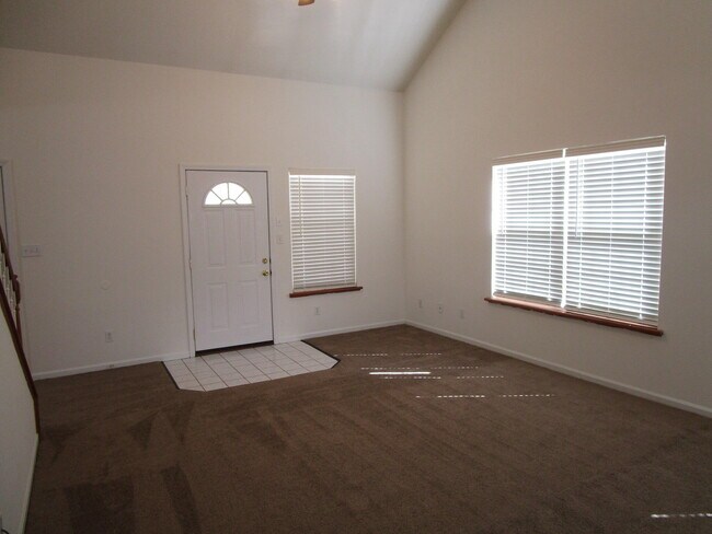 Building Photo - 1722 Juniper Dr