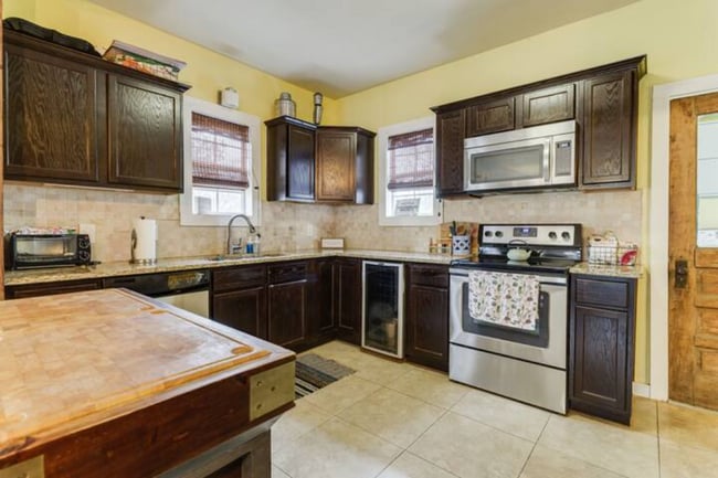 Kitchen - 419 W Lullwood Ave.