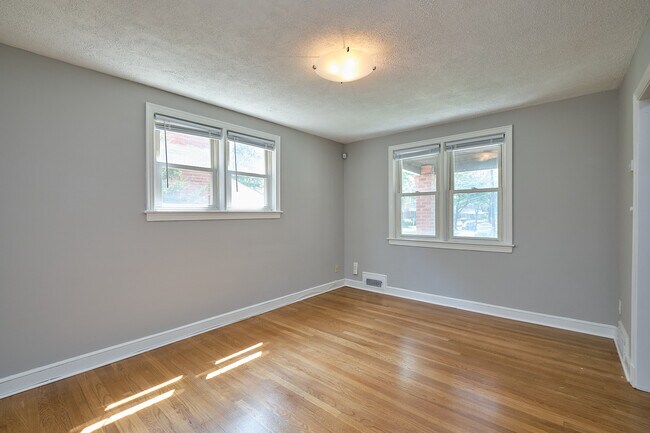 Foto del edificio - 4724 Blaine St NE