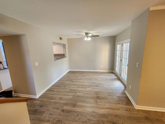 Building Photo - 9 Hickory Ct