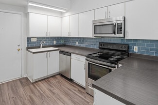 Building Photo - 2745 Grinstead Dr