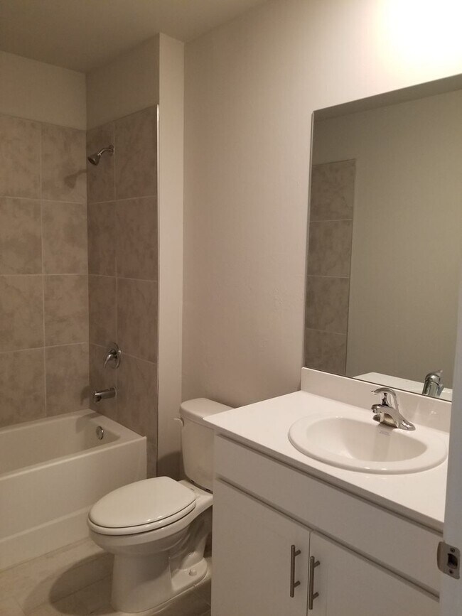 Foto del edificio - New Construction, Rent Ready 4/2/2