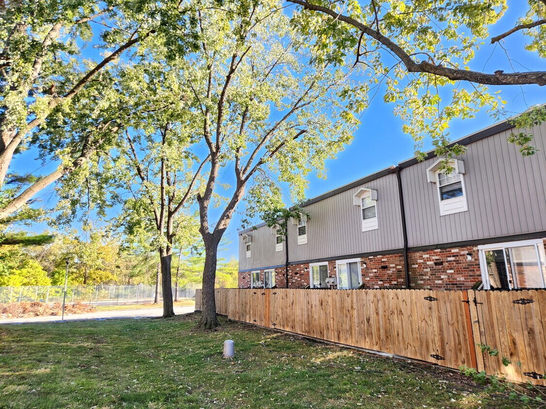 Foto principal - Chez Paree Apartments and Townhomes