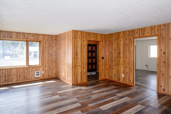 Building Photo - 213 E Missoula Ave