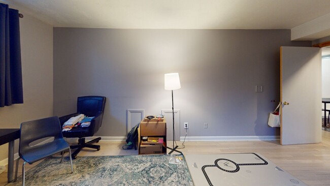 Building Photo - Cozy Brookline 2 Bed