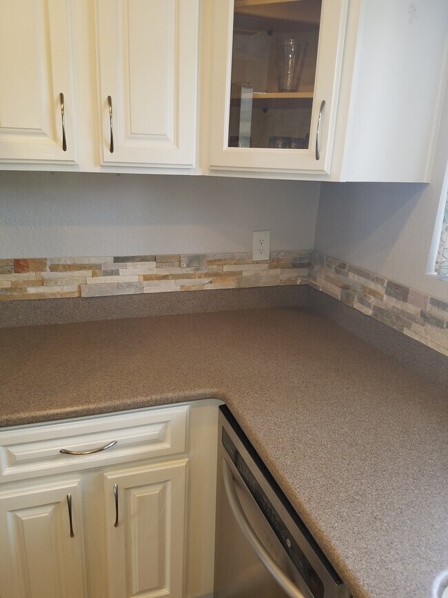 Foto del edificio - Gorgeous 2 bed 2 bath nestled in heart of Mission Viejo
