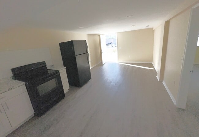 Building Photo - 719 Fern St