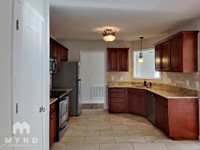 Building Photo - 40 Pinewinds Ct