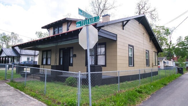 Lote de esquina - 1732 Telfair St