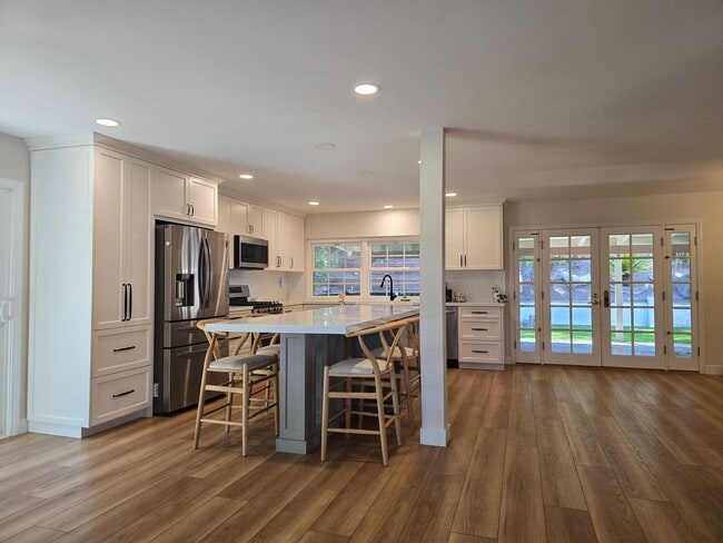 Building Photo - 344 Dewane Dr