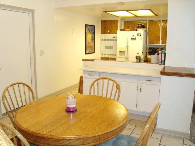 Foto del edificio - 2111 Village Ln