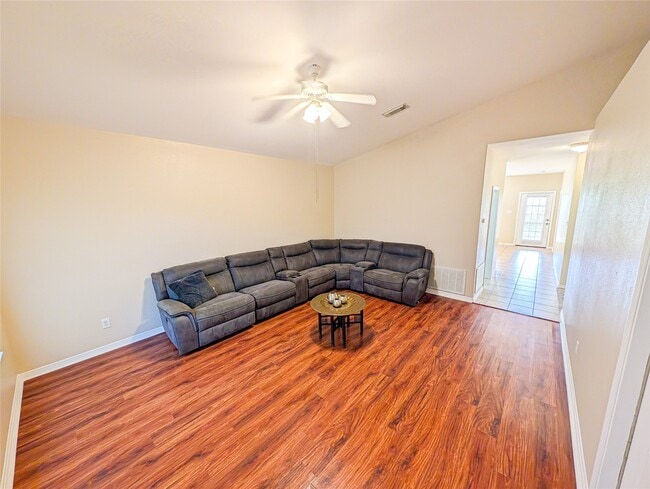 Foto del edificio - 21335 Sweet Grass Ln