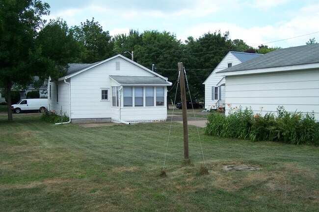 Trasero - 727 Bolles St