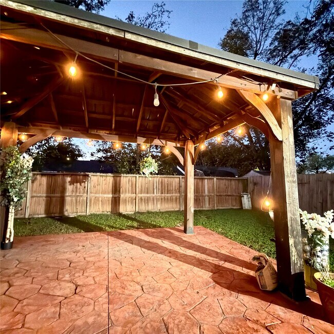 Foto del edificio - 6406 Tall Willow Dr