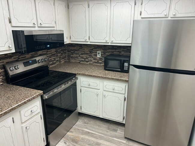 Building Photo - 255 Dolphin Point