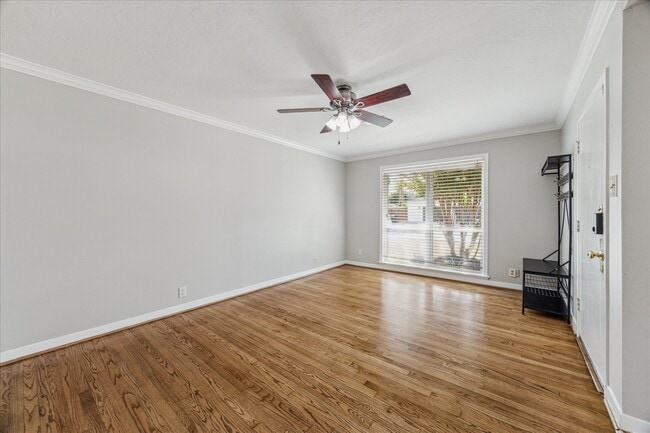 Foto del edificio - 4118 Gardendale Dr