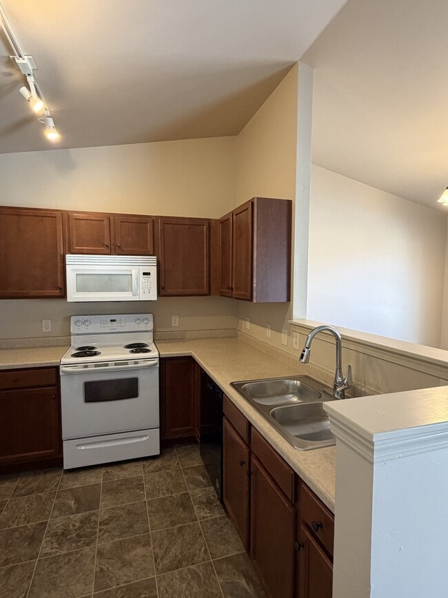 Building Photo - Woodland Estates