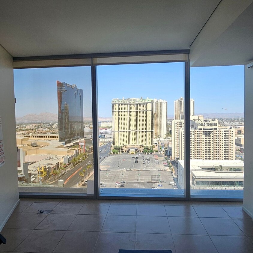 Primary Photo - Beautiful 1-bed condo available at Veer