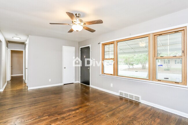 Foto del edificio - 1395 Lindsay Ln, Florissant, MO 63031