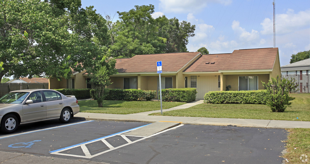 Primary Photo - Hilltop Apartments