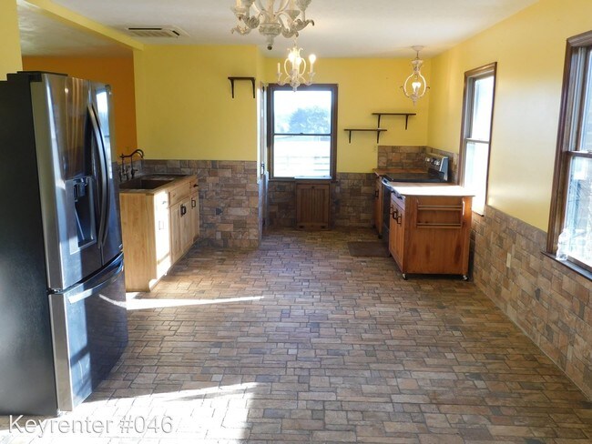 Building Photo - 3 br, 2 bath House - 1373 Middlebrook Road