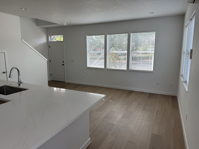 Building Photo - 1903 Hawthorne St