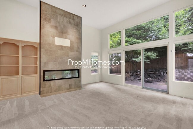 Building Photo - Luxury Five Bedroom Home in West Linn w/ S...