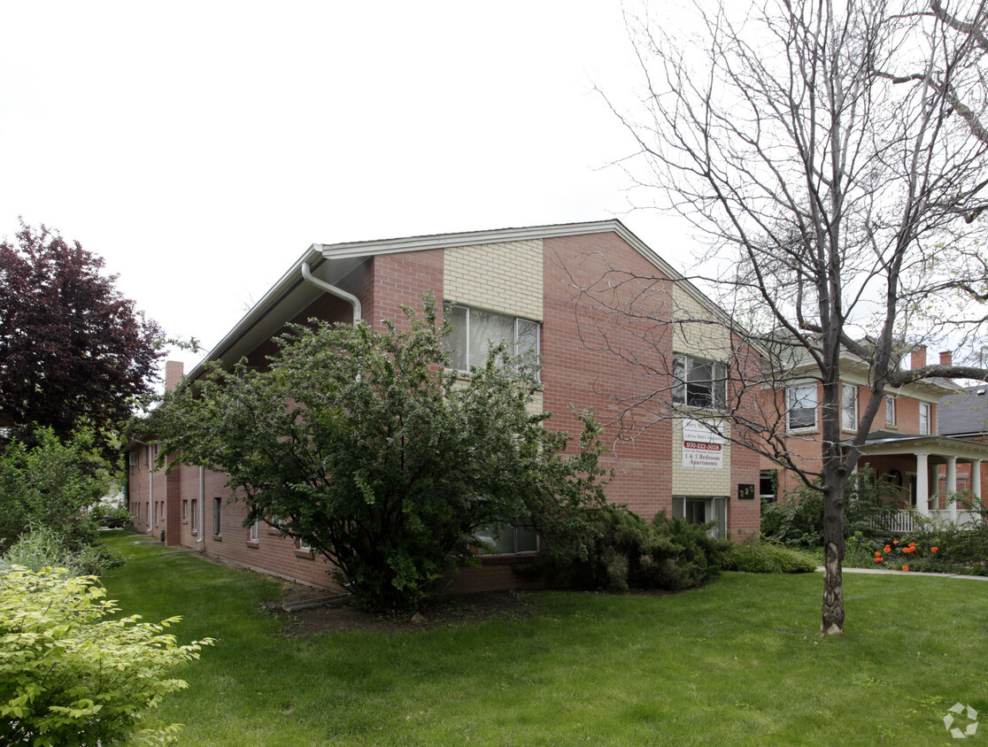Building Photo - 220 Peterson St