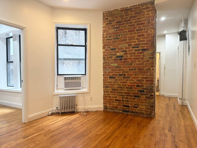 Foto del edificio - 215 E 4th St