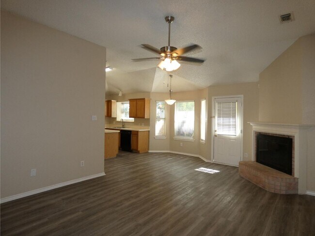 Building Photo - 1740 Cedar Tree Dr
