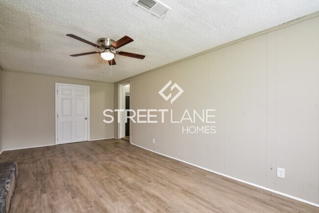 Foto del edificio - REDUCED! - NOW OFFERING THE FIRST FULL MON...