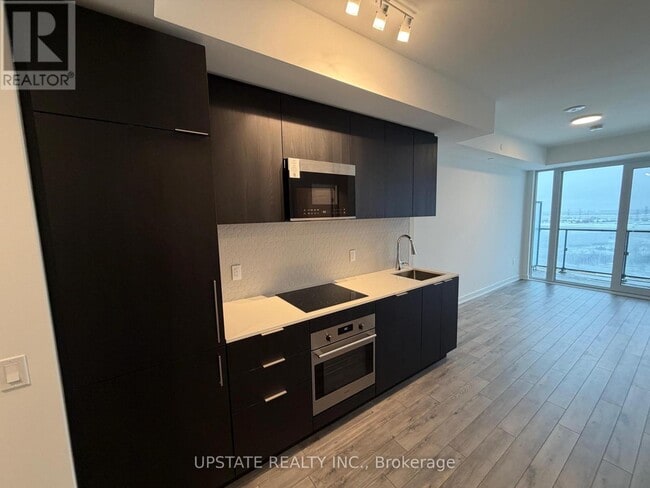 Building Photo - 15 Skyridge Dr