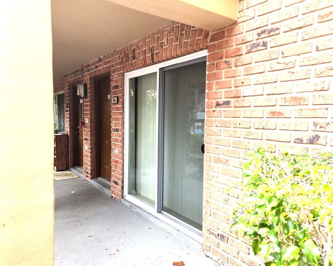 Foto del edificio - 1 BR/1 BA Condo; Ground Floor Unit; All-Ti...