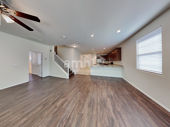 Foto del edificio - 16974 W Hilton Ave