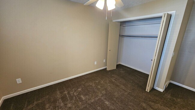Foto del edificio - 557-559 Bailey Drive