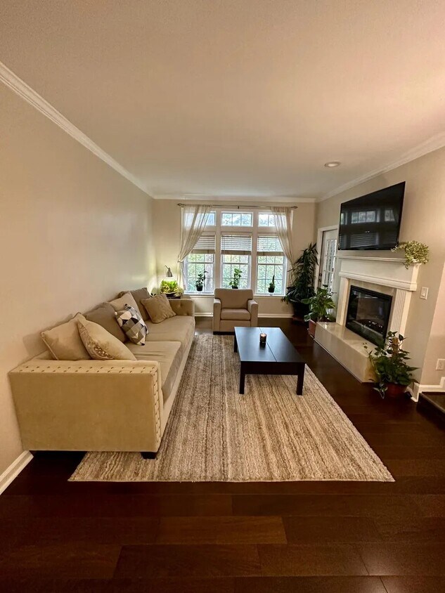 Foto principal - 220 Renaissance Pkwy NE