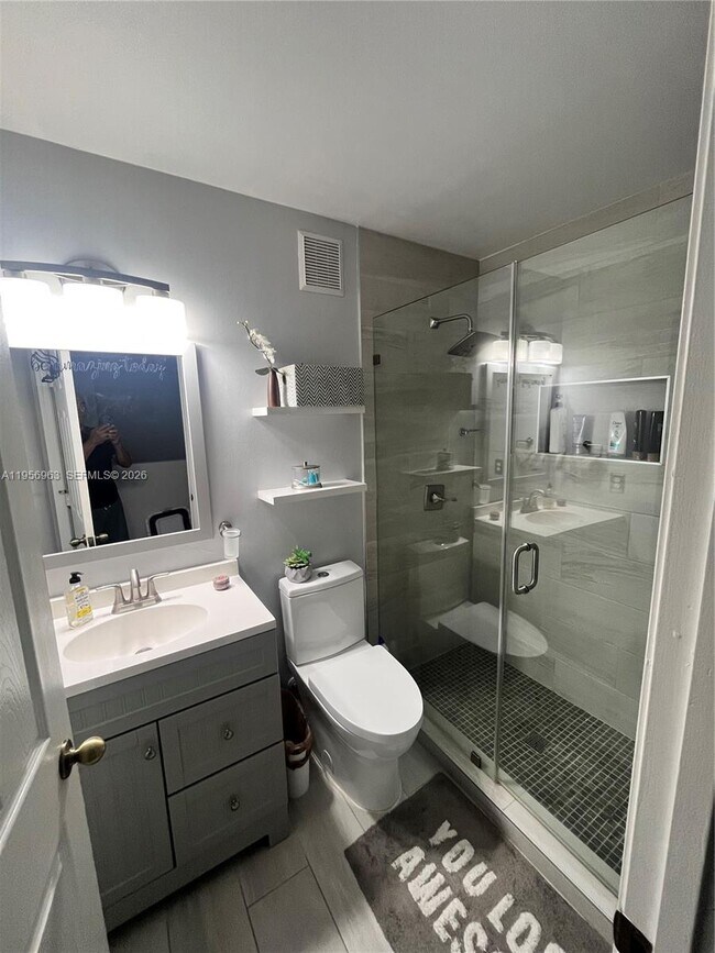 Foto del edificio - 4746 Lago Vista Dr