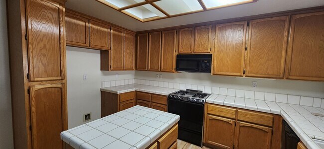 Foto del edificio - 3 Bedroom 3 Bathroom Home in River Oaks Co...