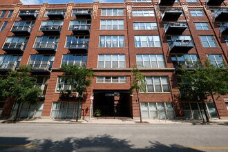Building Photo - 1500 W Monroe St