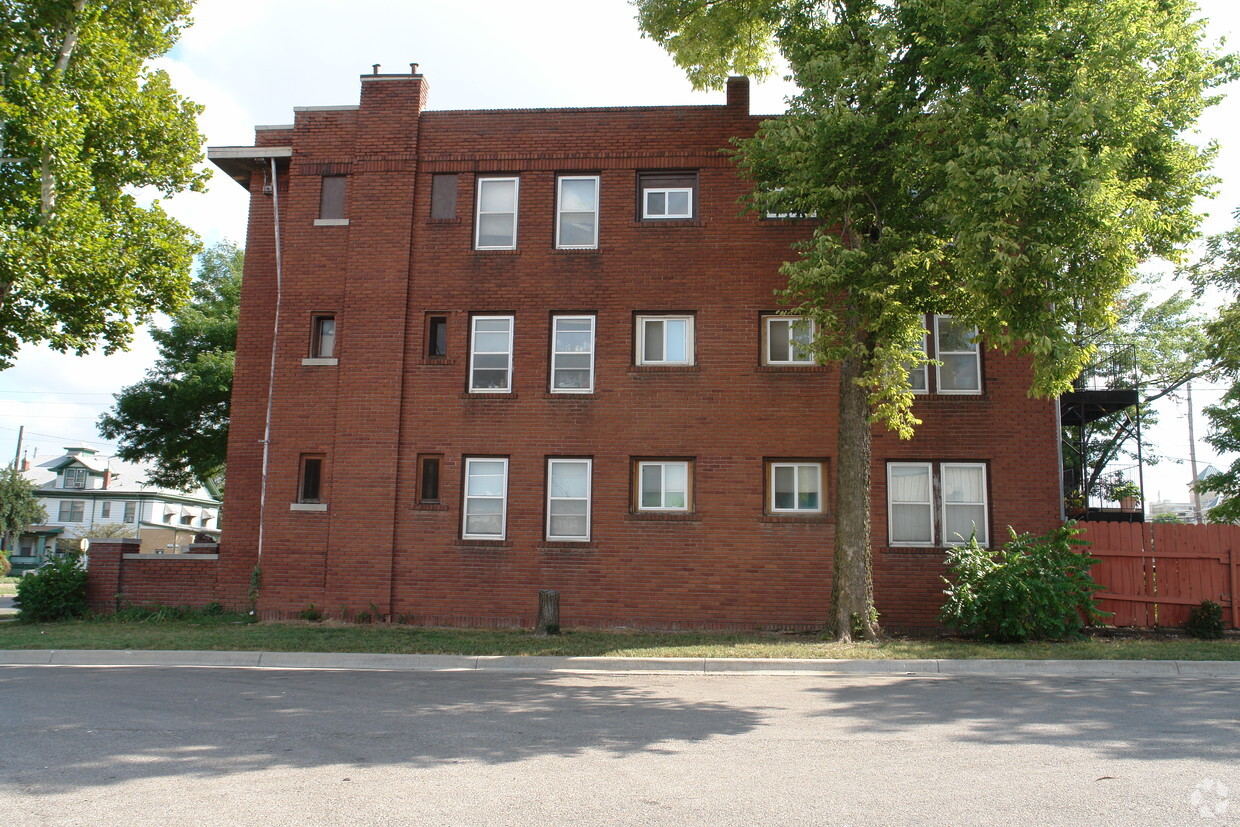 Building Photo - 707 N Broadway St