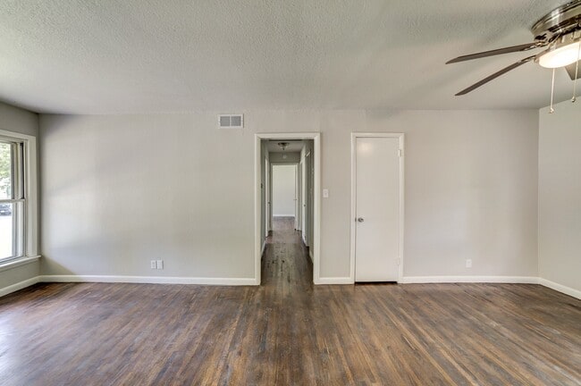 Building Photo - 1618 S Ash Pl