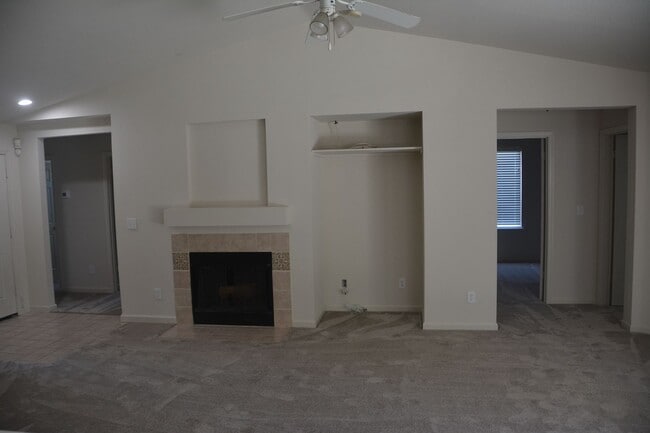 Building Photo - 5163 Tehachapi Way