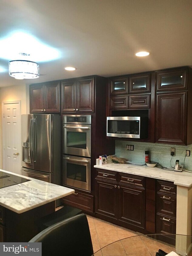 Primary Photo - 7706 Willow Hill Dr