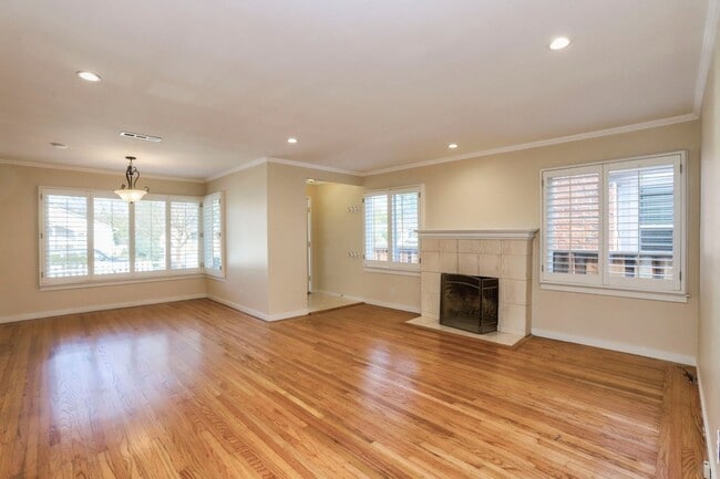 Building Photo - 3 Bed / 2 Bath Redwood City home with calming backyard oasis and a white picket fence. YouTube to...