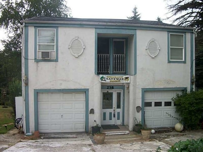 Building Photo - 238 poplar st