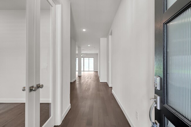 Building Photo - 32336 Noble Crk Dr