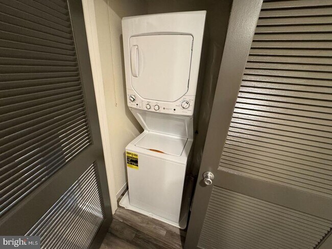 Foto del edificio - 5426 Chancellor St