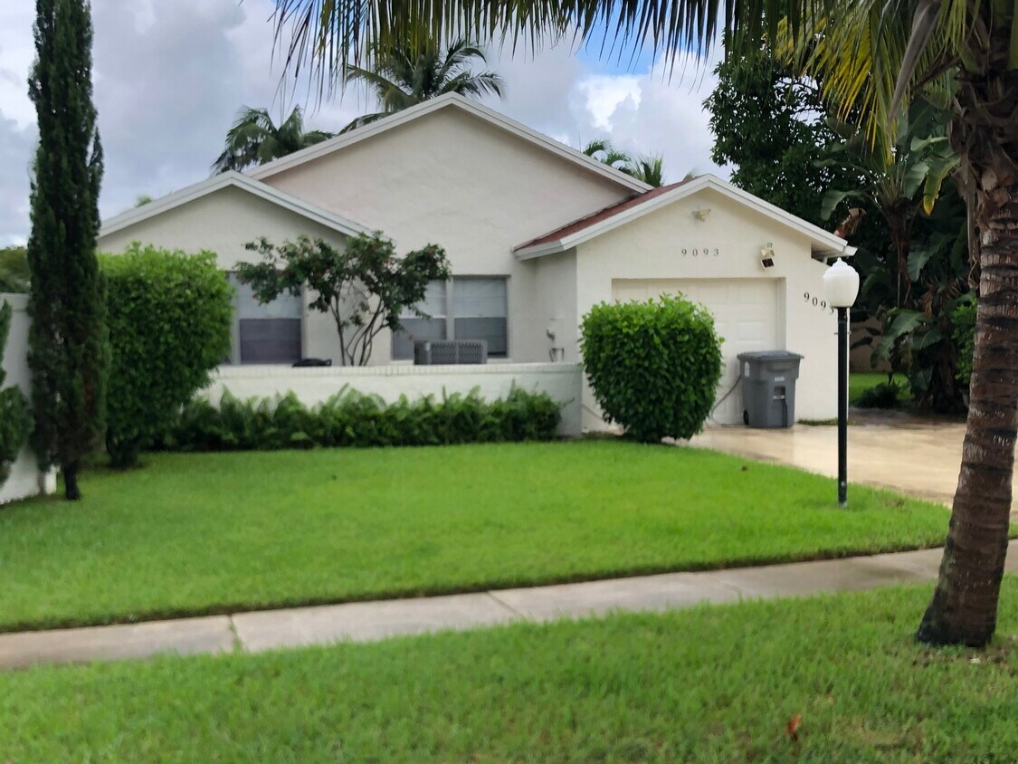 Primary Photo - 9093 Pine Springs Dr